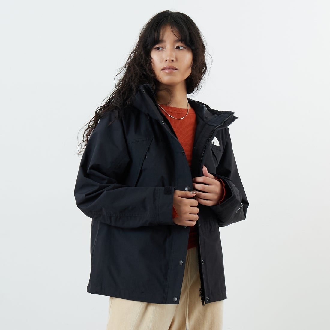THE NORTH FACE [ザ ノースフェイス] マウンテンライトジャケット [NPW62550] K &&モデル身長：162cm 着用サイズ：M&&