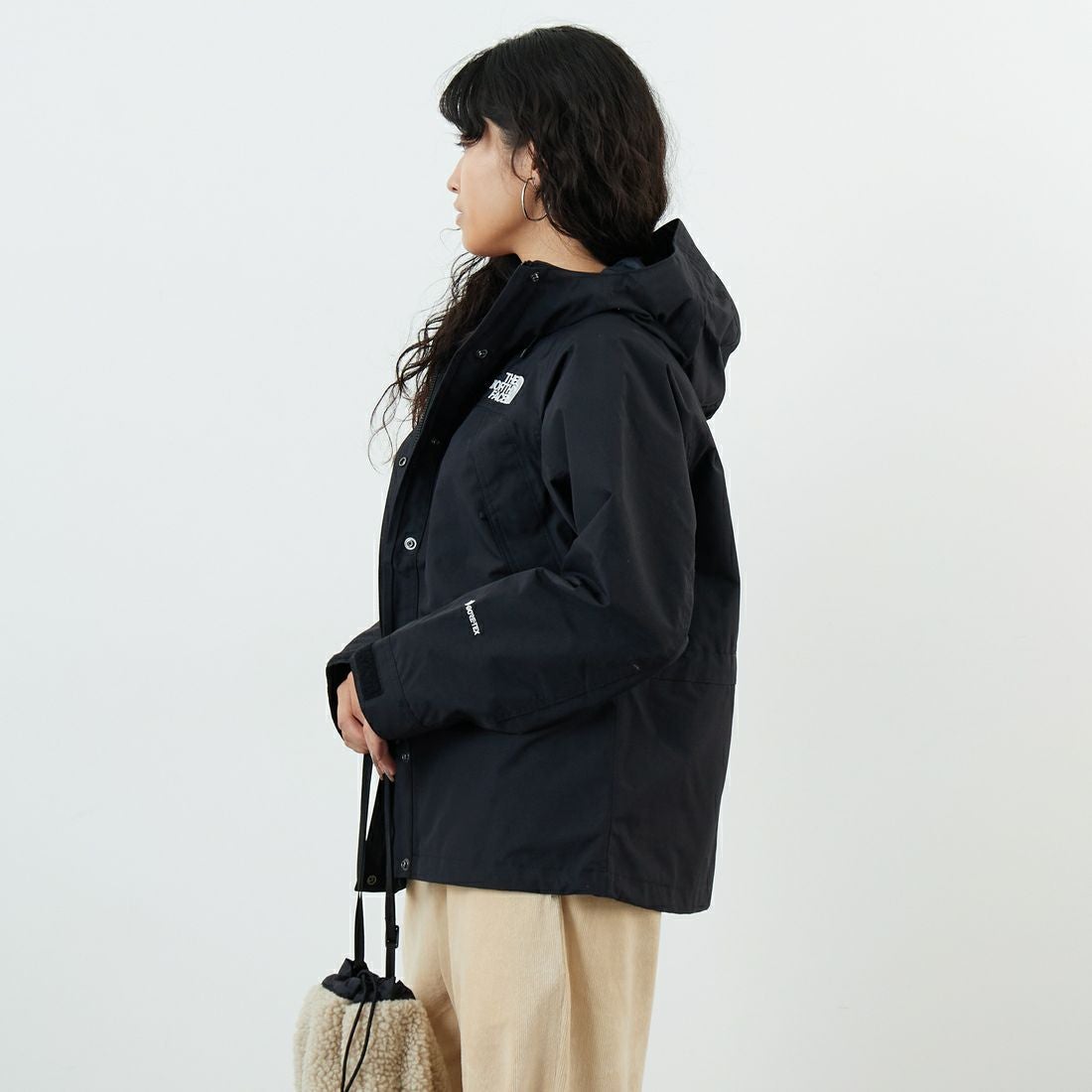 THE NORTH FACE [ザ ノースフェイス] マウンテンライトジャケット [NPW62550] K &&モデル身長：162cm 着用サイズ：M&&