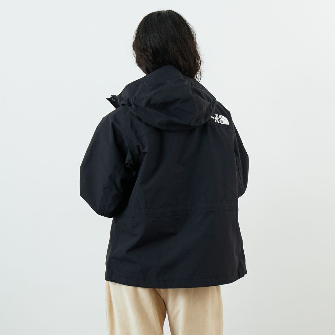 THE NORTH FACE [ザ ノースフェイス] マウンテンライトジャケット [NPW62550] K &&モデル身長：162cm 着用サイズ：M&&