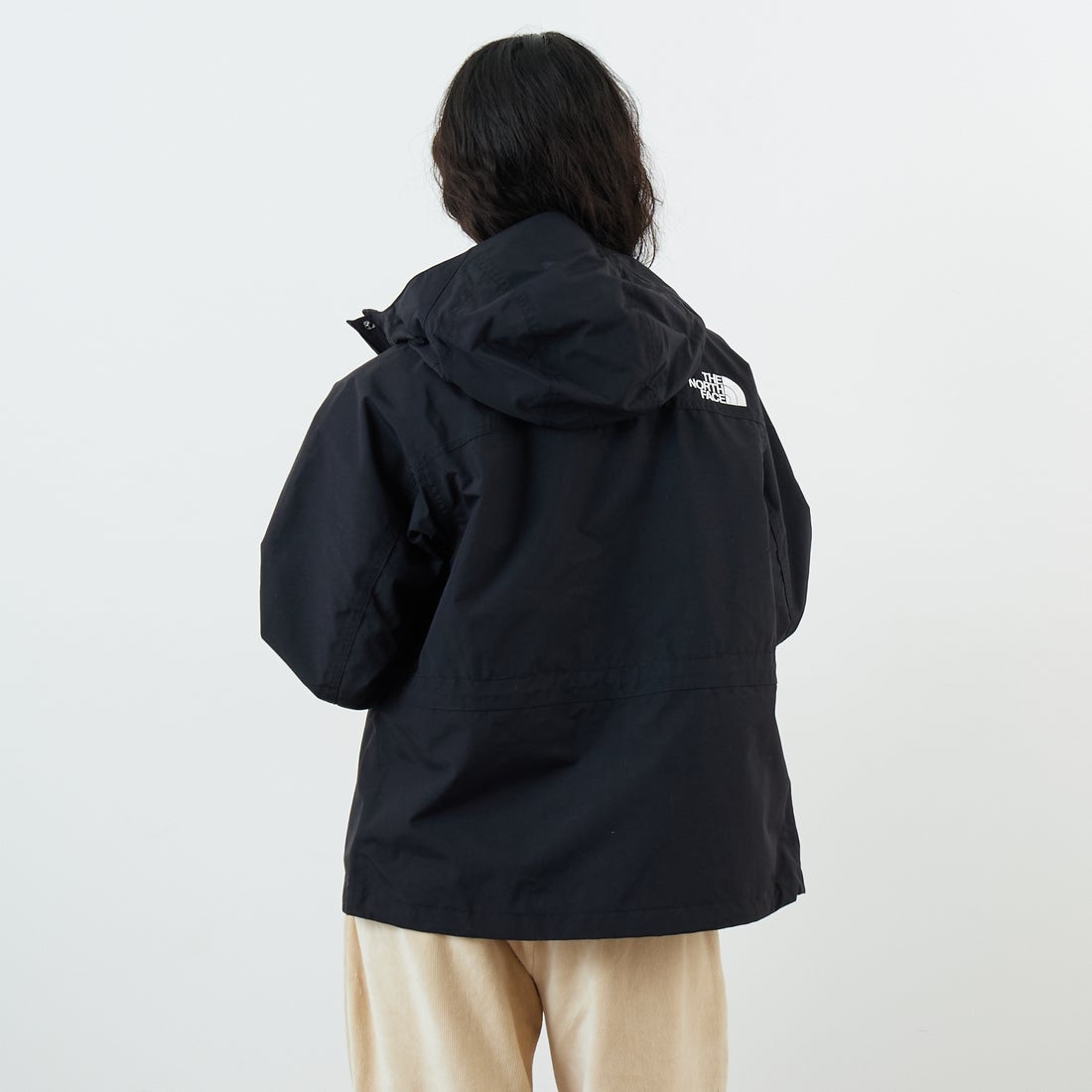 THE NORTH FACE [ザ ノースフェイス] マウンテンライトジャケット [NPW62550] K &&モデル身長：162cm 着用サイズ：M&&