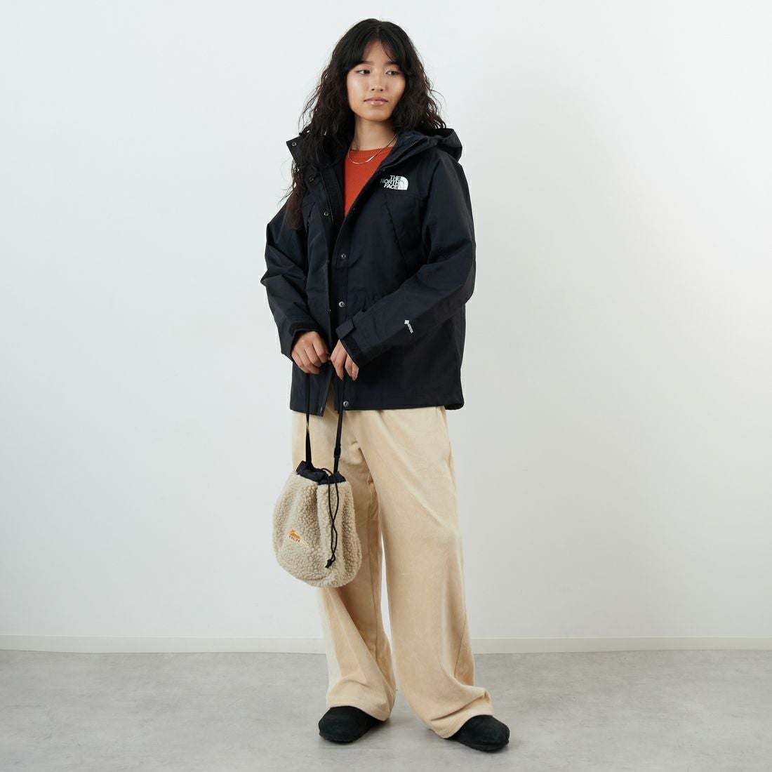 THE NORTH FACE [ザ ノースフェイス] マウンテンライトジャケット [NPW62550] K &&モデル身長：162cm 着用サイズ：M&&