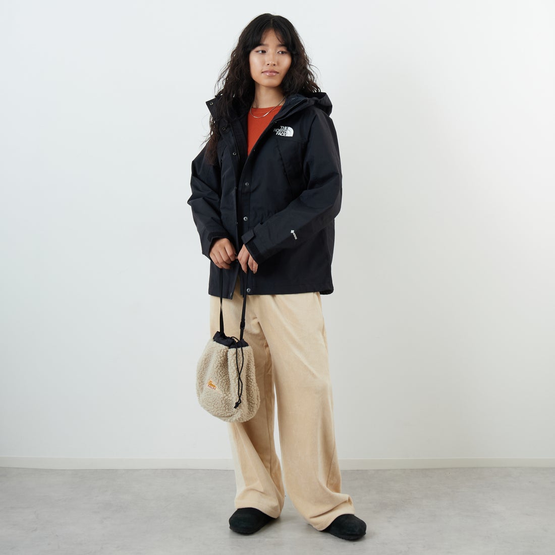 THE NORTH FACE [ザ ノースフェイス] マウンテンライトジャケット [NPW62550] K &&モデル身長：162cm 着用サイズ：M&&