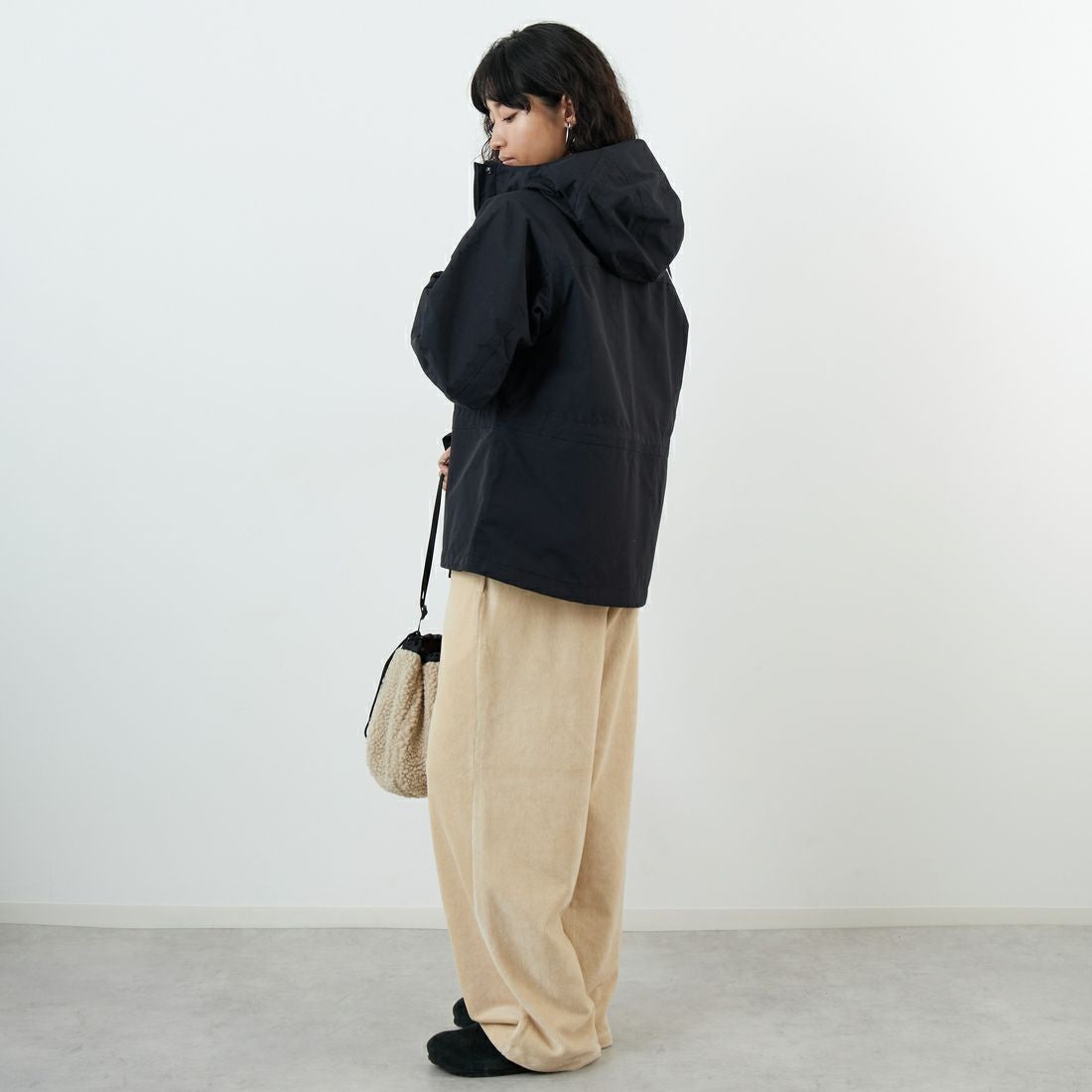 THE NORTH FACE [ザ ノースフェイス] マウンテンライトジャケット [NPW62550] K &&モデル身長：162cm 着用サイズ：M&&