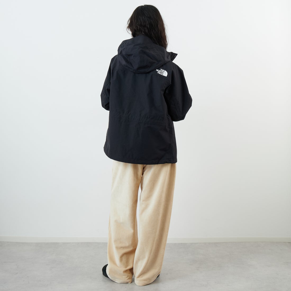 THE NORTH FACE [ザ ノースフェイス] マウンテンライトジャケット [NPW62550] K &&モデル身長：162cm 着用サイズ：M&&