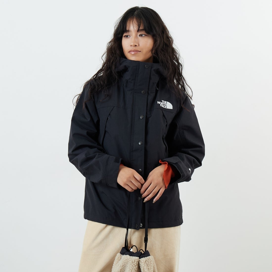 THE NORTH FACE [ザ ノースフェイス] マウンテンライトジャケット [NPW62550] K &&モデル身長：162cm 着用サイズ：M&&