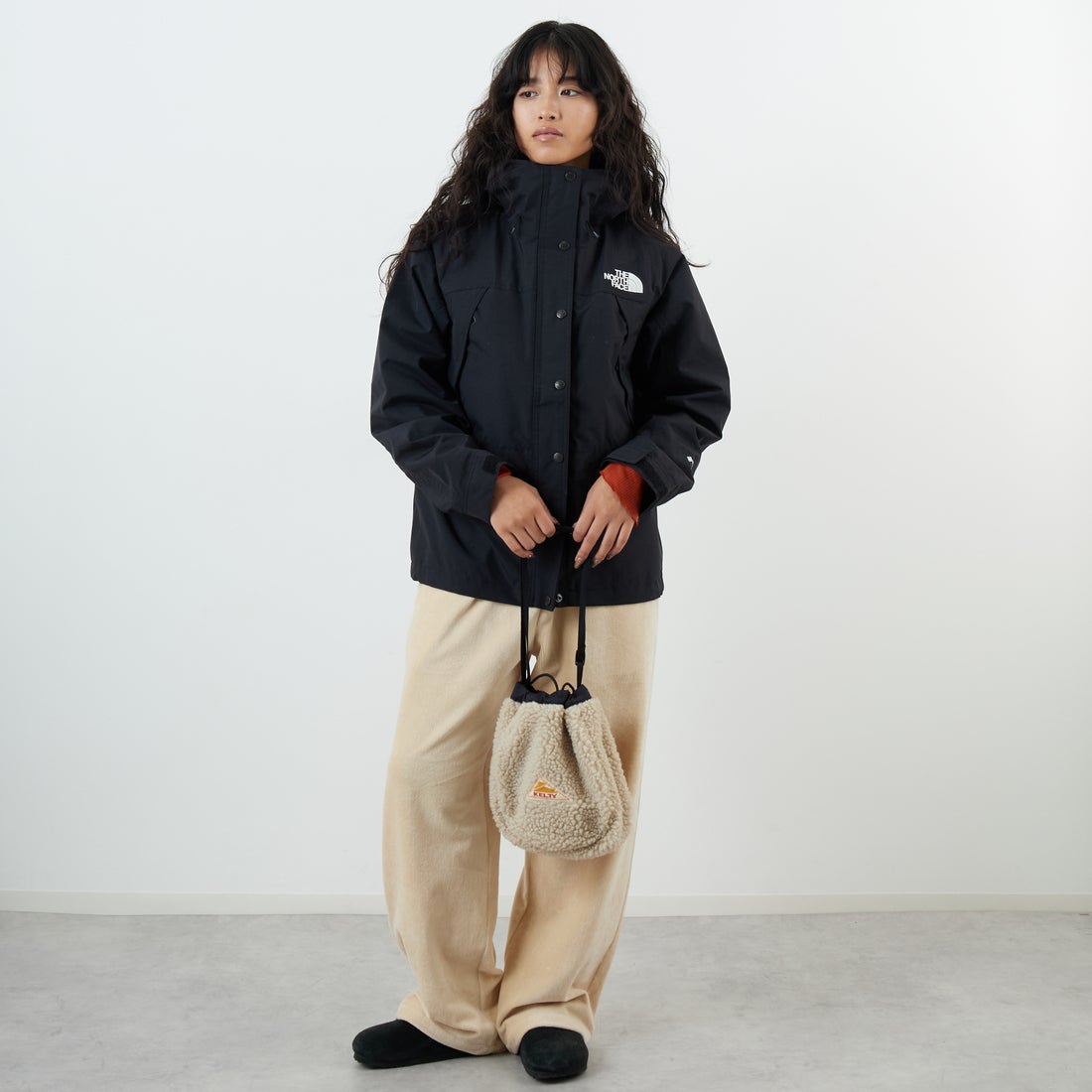 THE NORTH FACE [ザ ノースフェイス] マウンテンライトジャケット [NPW62550] K &&モデル身長：162cm 着用サイズ：M&&
