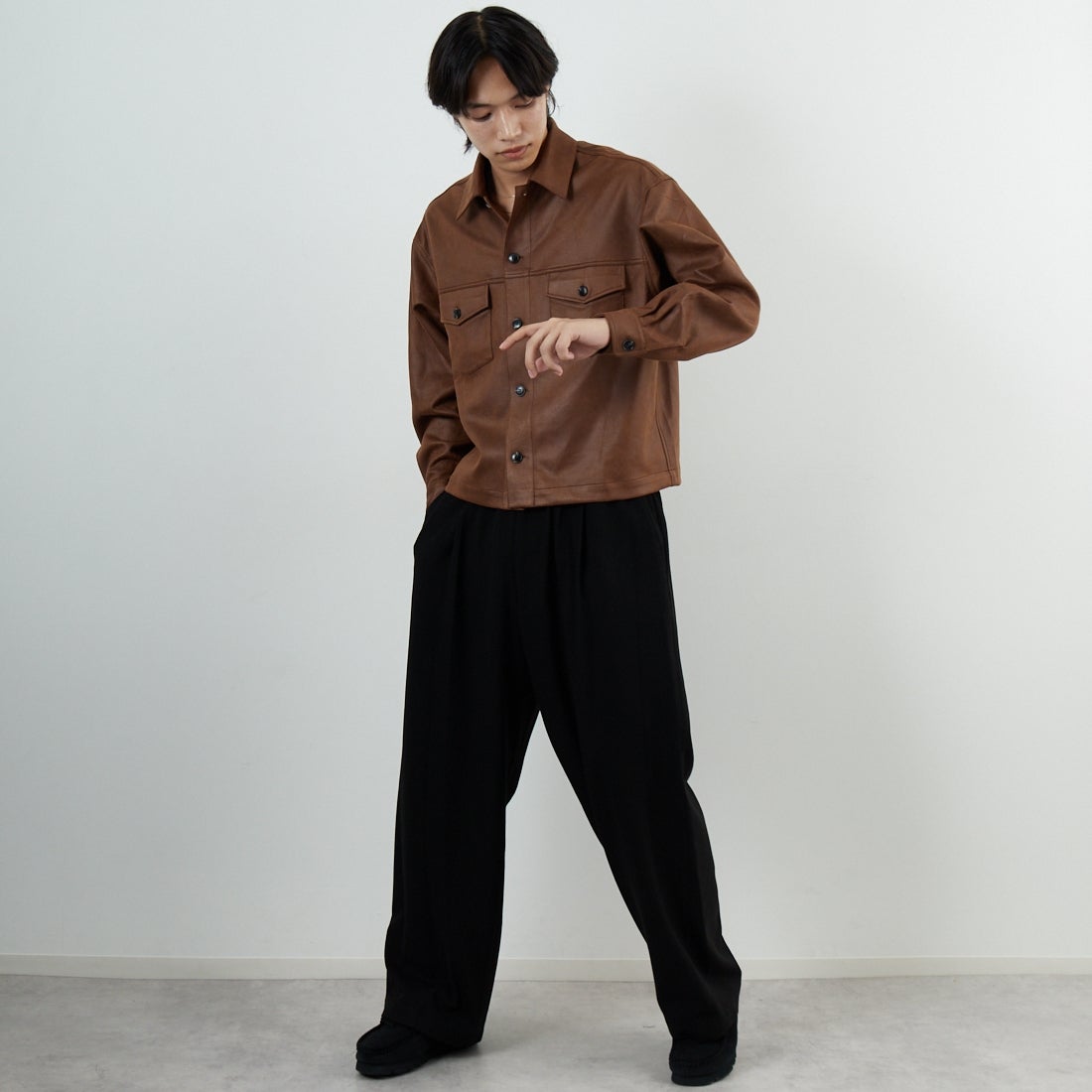 SLICK [スリック] シンセティックレザートラッカージャケット [5111047] 500 BROWN &&モデル身長：179cm 着用サイズ：1&&