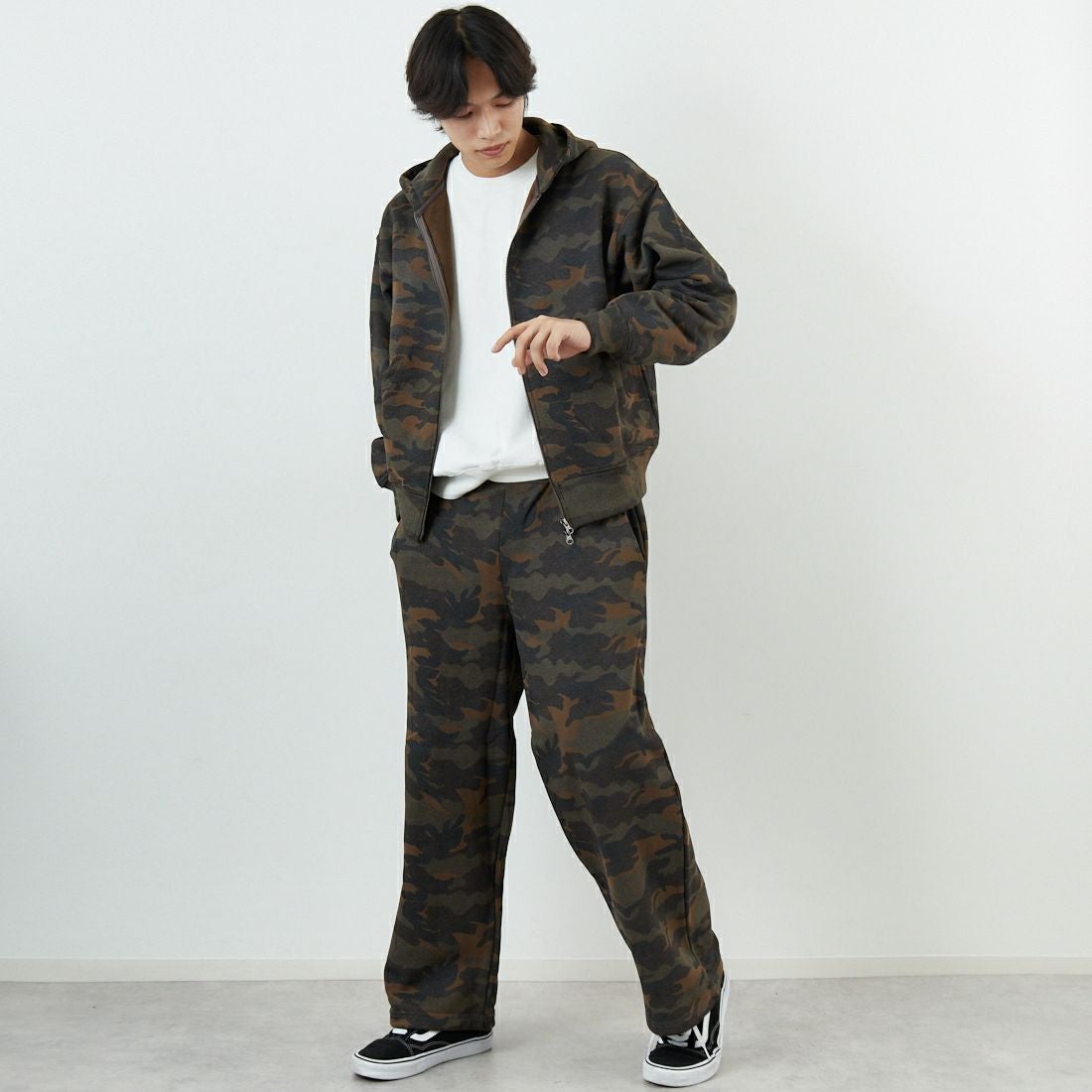 SLICK [スリック] カモフラージュプリント ワイドスウェットパンツ [5161040] 430 WOODLA &&モデル身長：179cm 着用サイズ：2&&