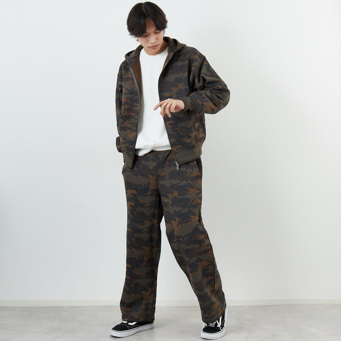 SLICK [スリック] カモフラージュプリント ワイドスウェットパンツ [5161040] 430 WOODLA &&モデル身長：179cm 着用サイズ：2&&