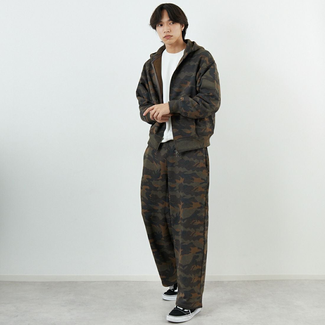 SLICK [スリック] カモフラージュプリント ワイドスウェットパンツ [5161040] 430 WOODLA &&モデル身長：179cm 着用サイズ：2&&