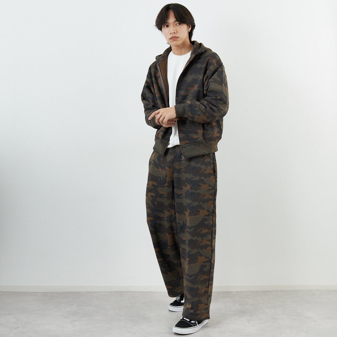 SLICK [スリック] カモフラージュプリント ワイドスウェットパンツ [5161040] 430 WOODLA &&モデル身長：179cm 着用サイズ：2&&