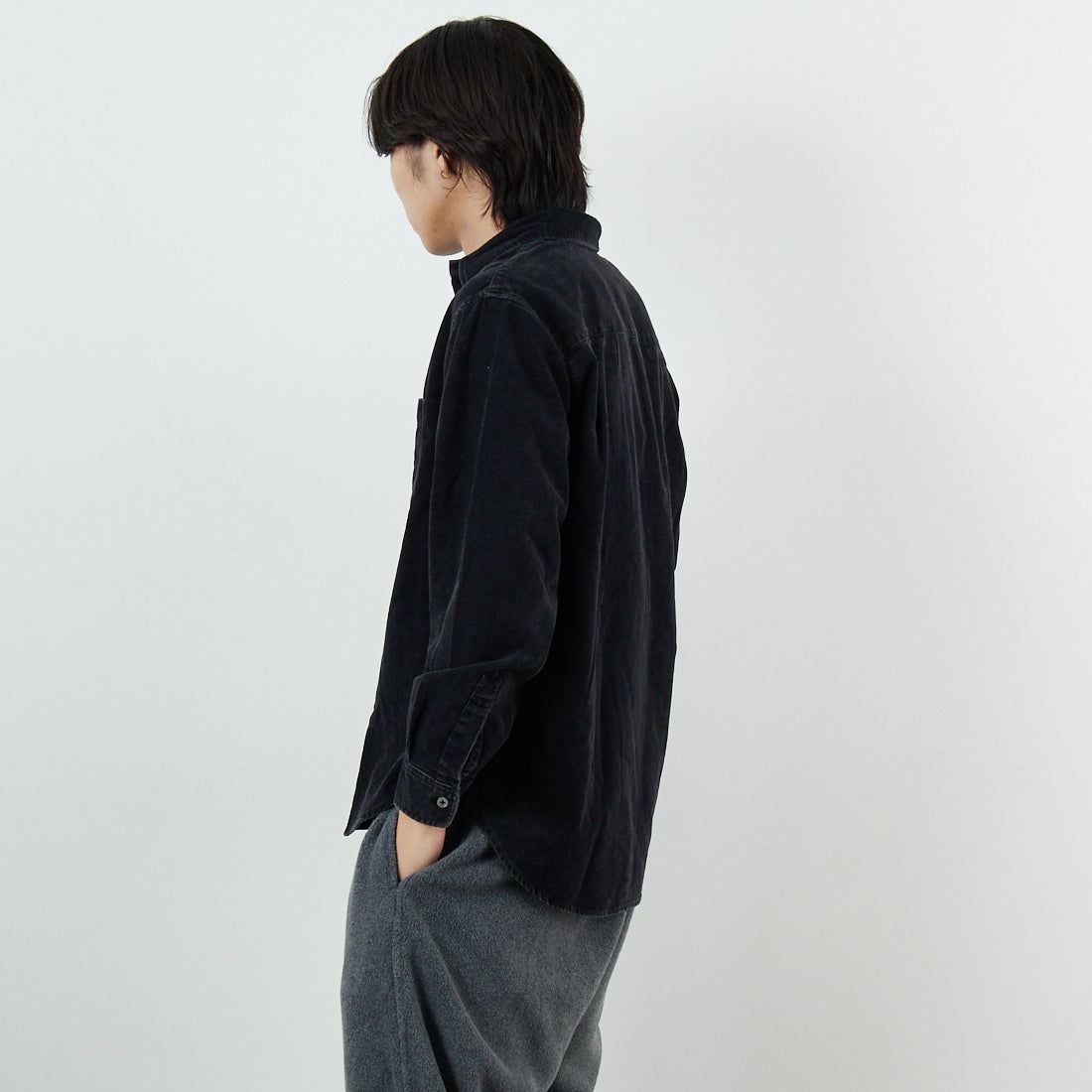 SLICK [スリック] サルファーダイ コーデュロイレギュラーシャツ [5121041] 700 BLACK &&モデル身長：179cm 着用サイズ：1&&