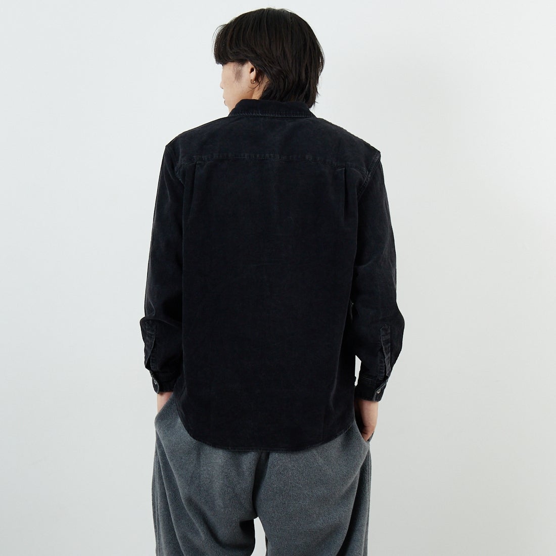 SLICK [スリック] サルファーダイ コーデュロイレギュラーシャツ [5121041] 700 BLACK &&モデル身長：179cm 着用サイズ：1&&
