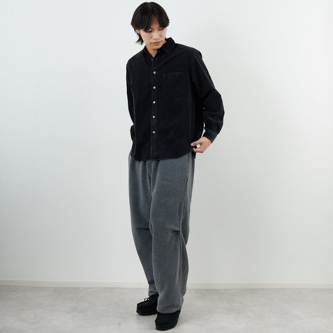 SLICK [スリック] サルファーダイ コーデュロイレギュラーシャツ [5121041] 700 BLACK &&モデル身長：179cm 着用サイズ：1&&