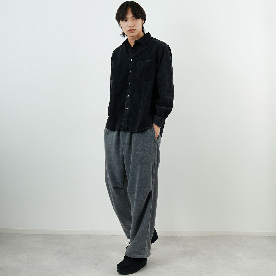 SLICK [スリック] サルファーダイ コーデュロイレギュラーシャツ [5121041] 700 BLACK &&モデル身長：179cm 着用サイズ：1&&