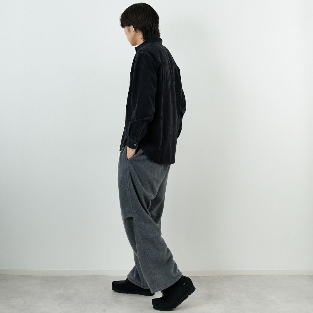 SLICK [スリック] サルファーダイ コーデュロイレギュラーシャツ [5121041] 700 BLACK &&モデル身長：179cm 着用サイズ：1&&