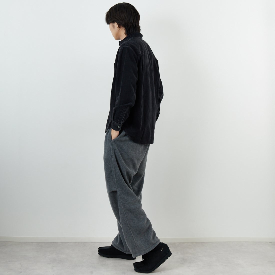 SLICK [スリック] サルファーダイ コーデュロイレギュラーシャツ [5121041] 700 BLACK &&モデル身長：179cm 着用サイズ：1&&