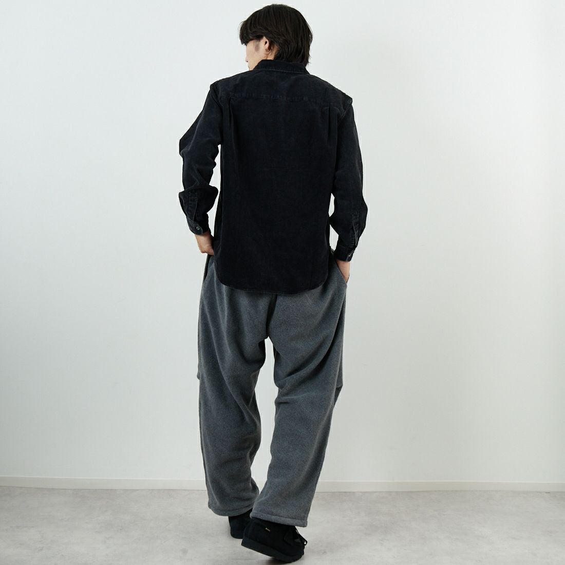 SLICK [スリック] サルファーダイ コーデュロイレギュラーシャツ [5121041] 700 BLACK &&モデル身長：179cm 着用サイズ：1&&