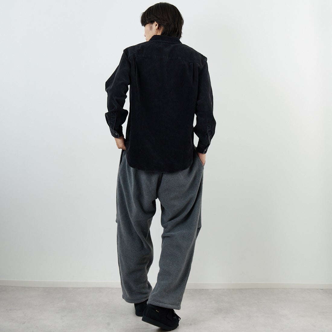 SLICK [スリック] サルファーダイ コーデュロイレギュラーシャツ [5121041] 700 BLACK &&モデル身長：179cm 着用サイズ：1&&