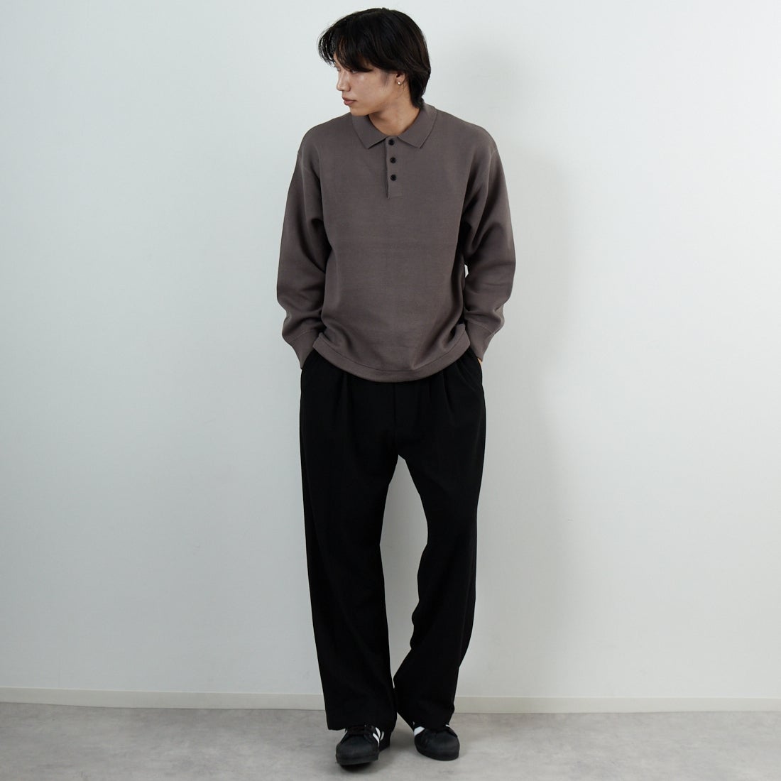 SLICK [スリック] スウェットライク ドローストリングポロニット [5151028] 500 BROWN &&モデル身長：179cm 着用サイズ：1&&