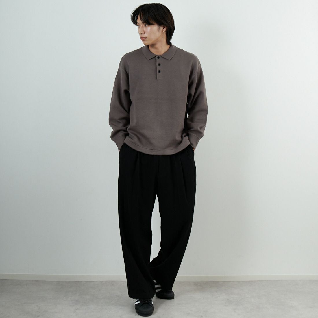 SLICK [スリック] スウェットライク ドローストリングポロニット [5151028] 500 BROWN &&モデル身長：179cm 着用サイズ：1&&