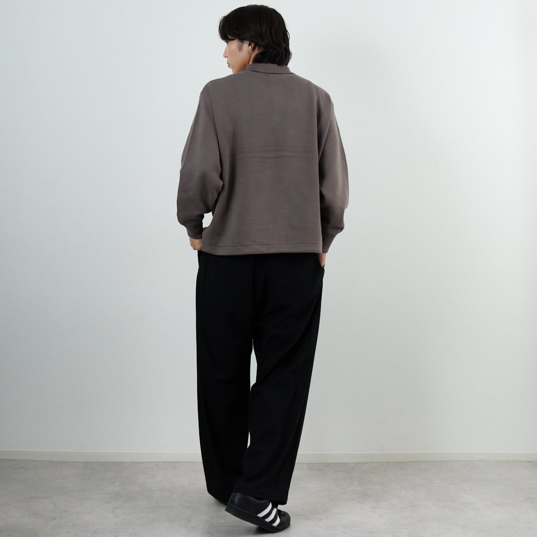 SLICK [スリック] スウェットライク ドローストリングポロニット [5151028] 500 BROWN &&モデル身長：179cm 着用サイズ：1&&
