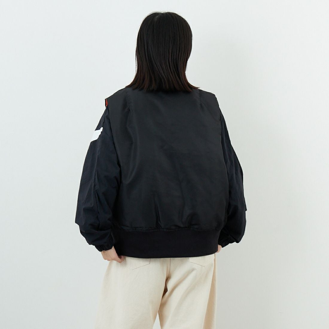 THRIFTY LOOK [スリフティールック] MA-1 刺繍ベスト [TL25F032] BLACK &&モデル身長：162cm 着用サイズ：XS&&