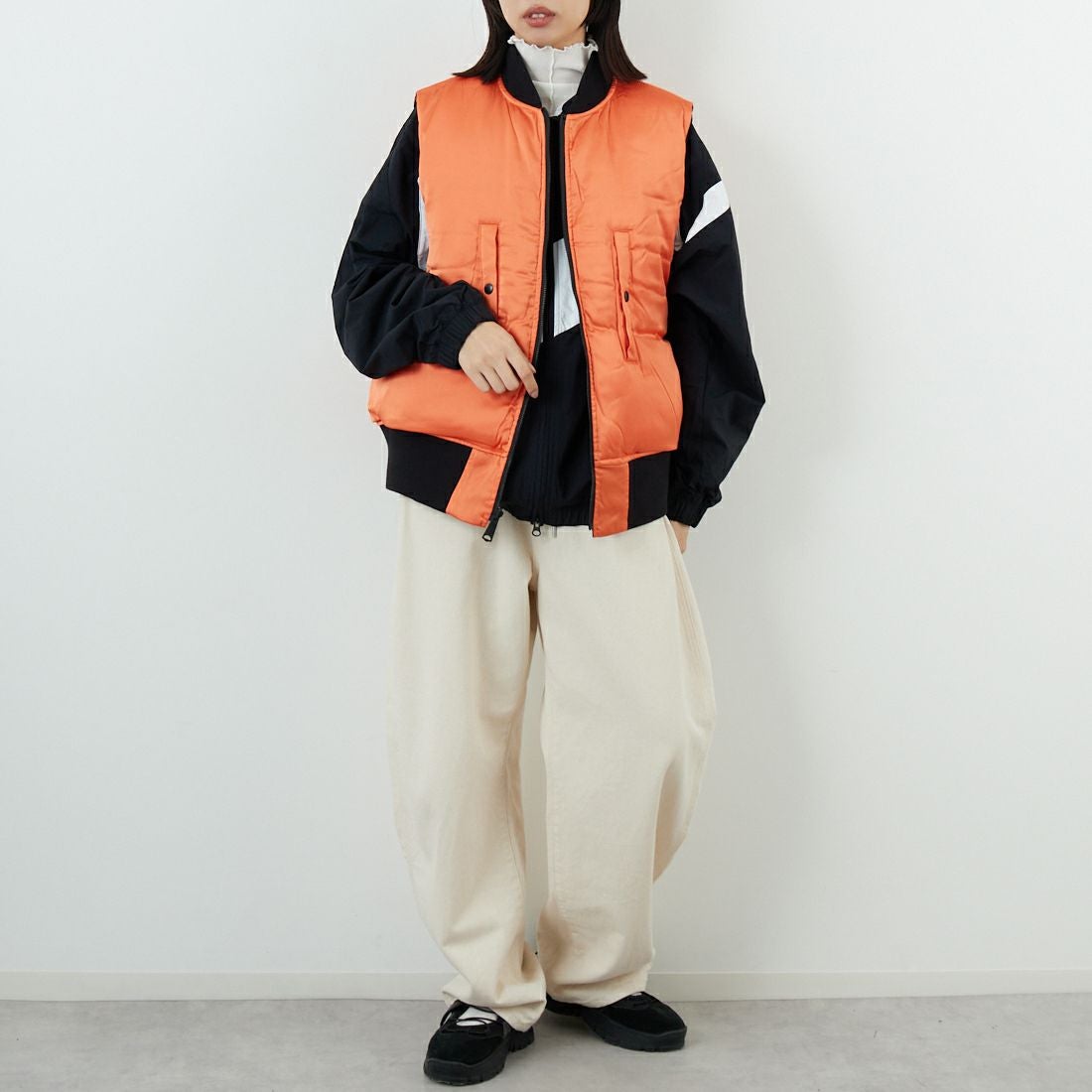 THRIFTY LOOK [スリフティールック] MA-1 刺繍ベスト [TL25F032] BLACK &&モデル身長：162cm 着用サイズ：XS&&