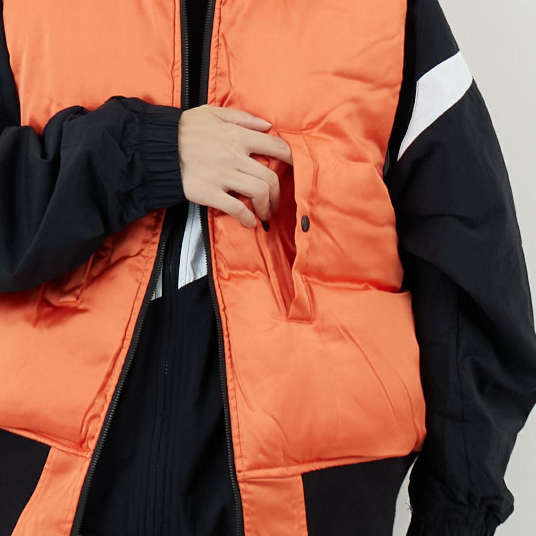 THRIFTY LOOK [スリフティールック] MA-1 刺繍ベスト [TL25F032] BLACK &&モデル身長：162cm 着用サイズ：XS&&