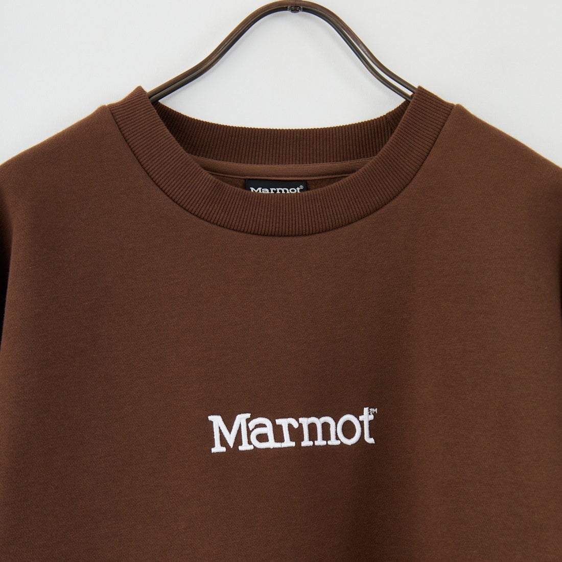 Marmot [マーモット] 別注 ブランド刺繍ロゴ クルーネックスウェット [MTFW25USW364IN-JF] BROWN