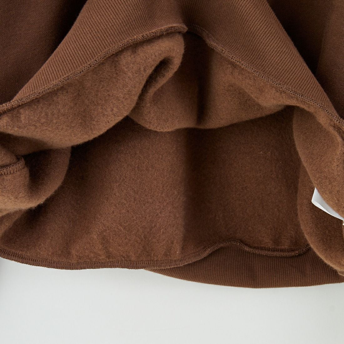 Marmot [マーモット] 別注 ブランド刺繍ロゴ クルーネックスウェット [MTFW25USW364IN-JF] BROWN