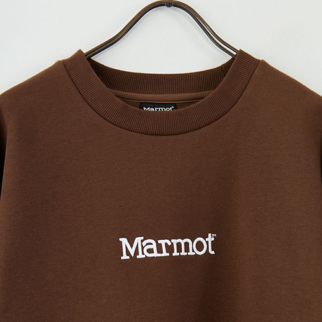 Marmot [マーモット] 別注 ブランド刺繍ロゴ クルーネックスウェット [MTFW25USW364IN-JF] BROWN