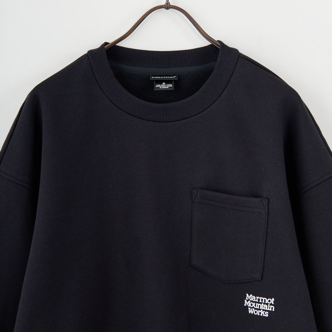 Marmot [マーモット] 別注 ワンポイントロゴ ポケットスウェット [MTFW25USW361IN-JF] BLACK