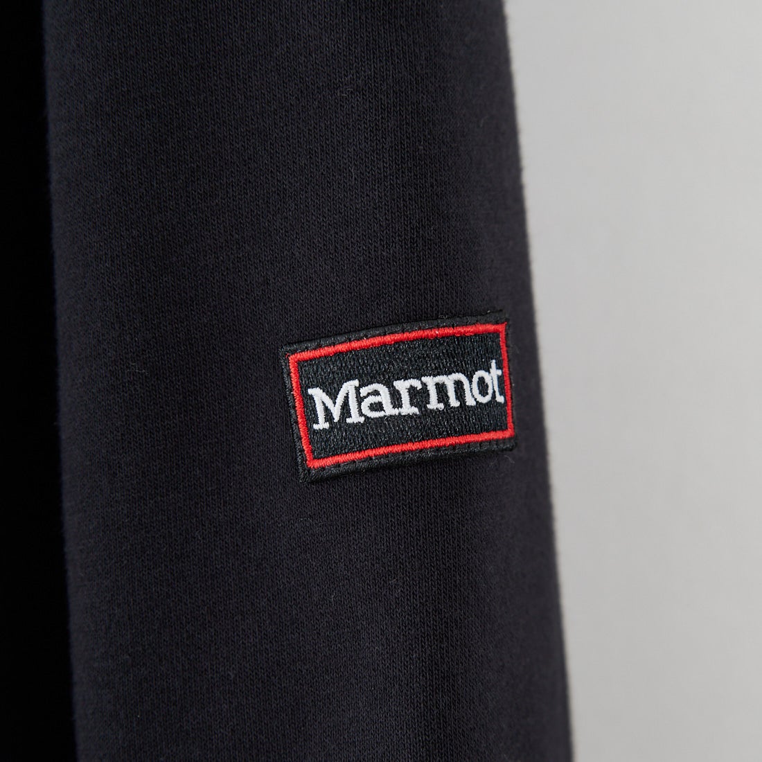 Marmot [マーモット] 別注 ワンポイントロゴ ポケットスウェット [MTFW25USW361IN-JF] BLACK