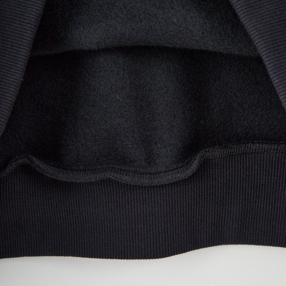 Marmot [マーモット] 別注 ワンポイントロゴ ポケットスウェット [MTFW25USW361IN-JF] BLACK