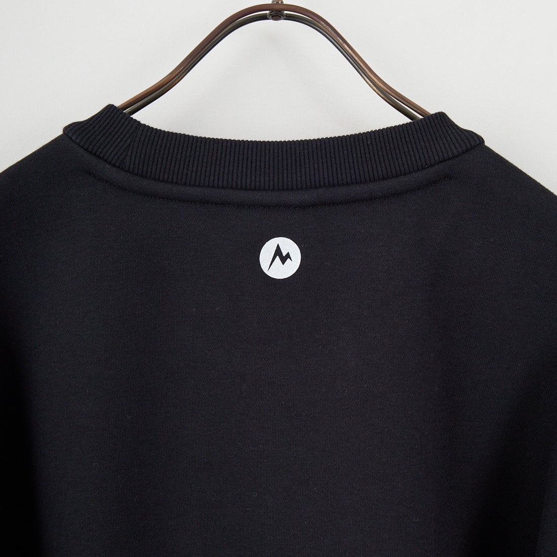 Marmot [マーモット] 別注 ワンポイントロゴ ポケットスウェット [MTFW25USW361IN-JF] BLACK