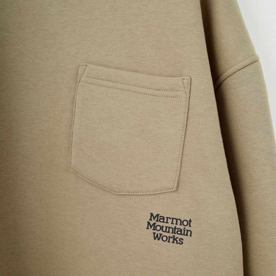 Marmot [マーモット] 別注 ワンポイントロゴ ポケットスウェット [MTFW25USW361IN-JF] BEIGE