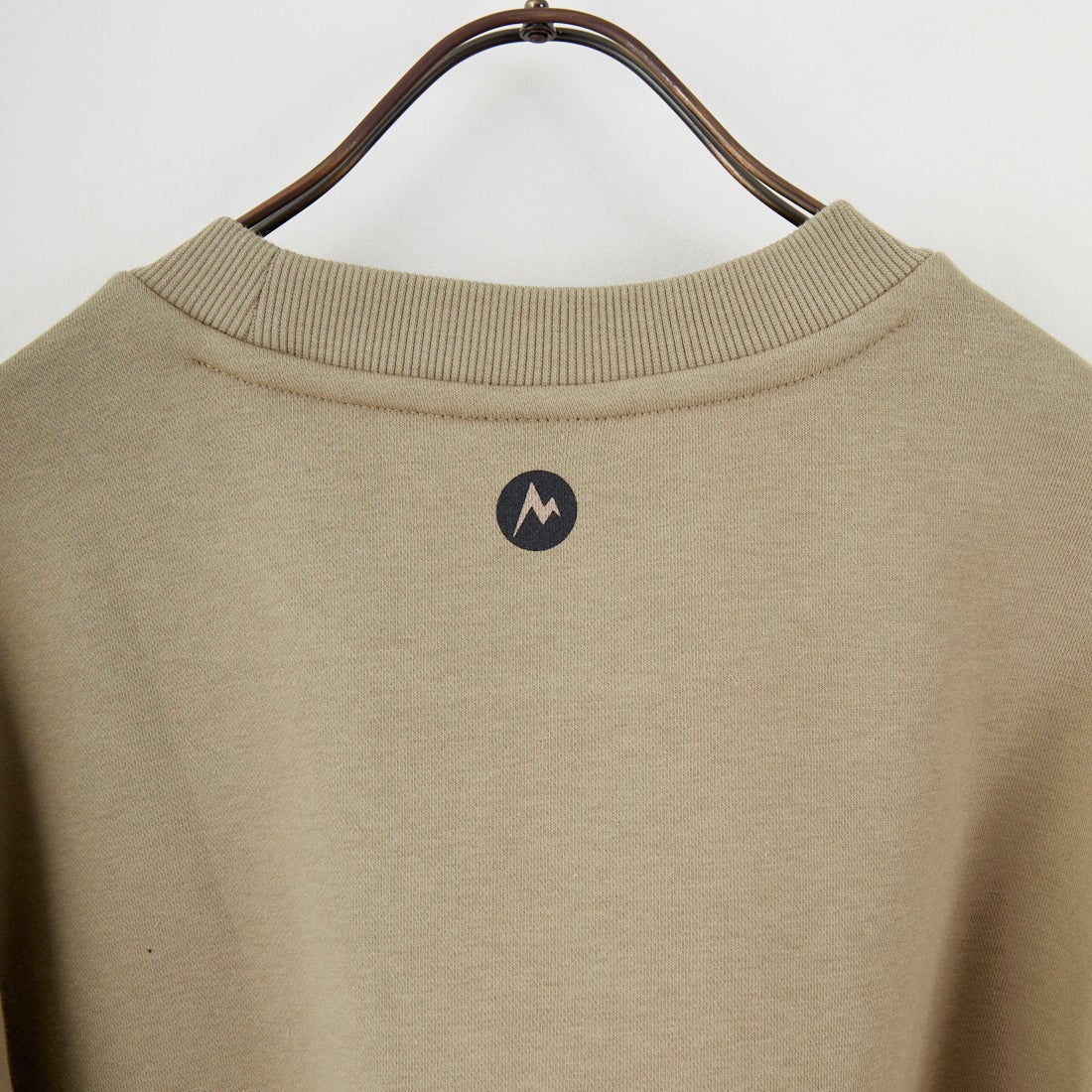 Marmot [マーモット] 別注 ワンポイントロゴ ポケットスウェット [MTFW25USW361IN-JF] BEIGE