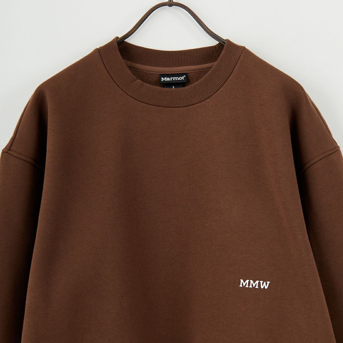 Marmot [マーモット] 別注 ブランドロゴ バックプリントスウェット [MTFW25USW362IN-JF] BROWN