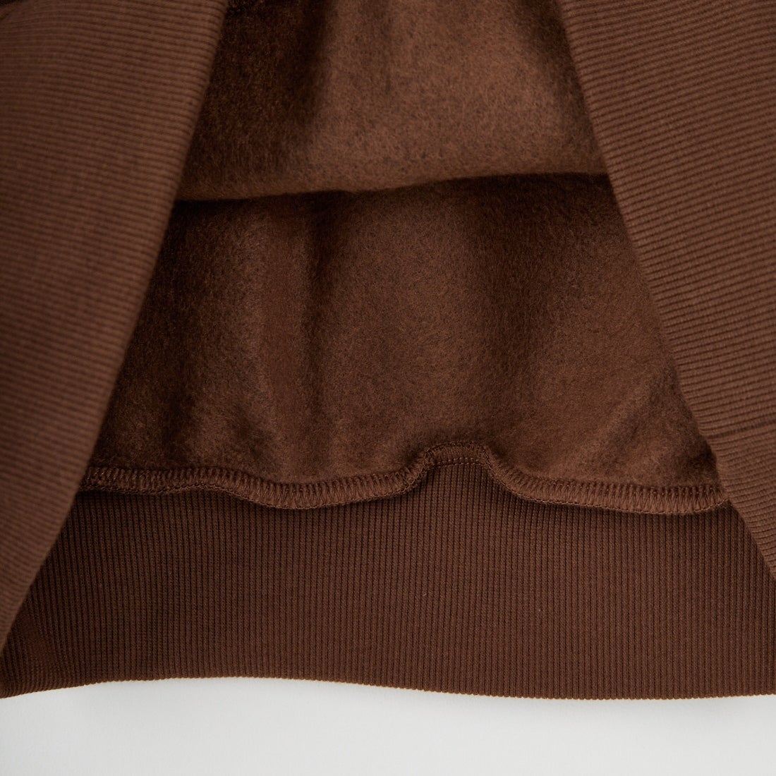 Marmot [マーモット] 別注 ブランドロゴ バックプリントスウェット [MTFW25USW362IN-JF] BROWN