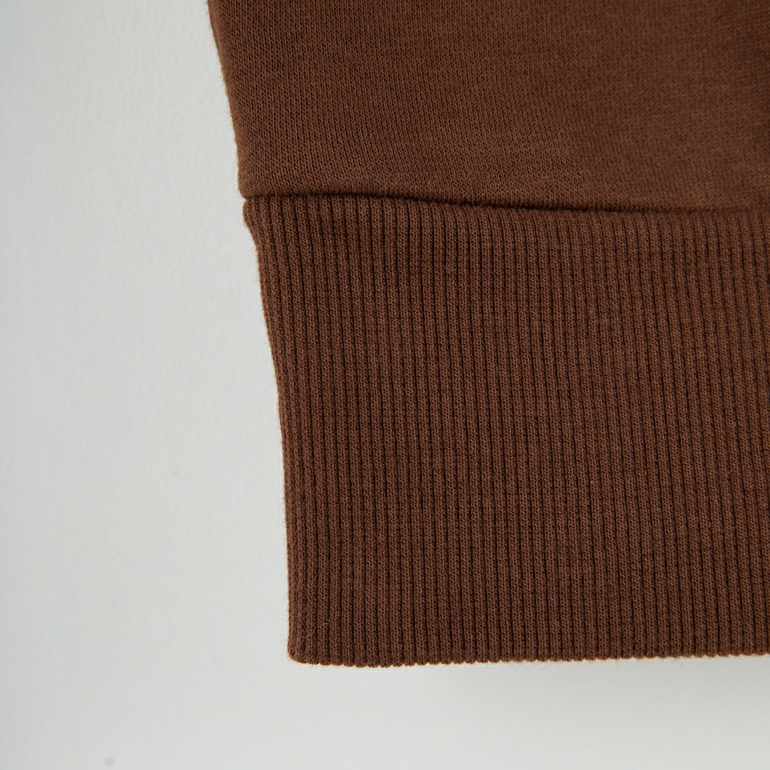 Marmot [マーモット] 別注 ブランドロゴ バックプリントスウェット [MTFW25USW362IN-JF] BROWN