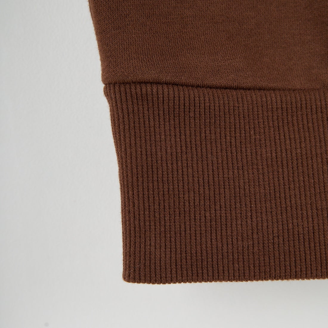 Marmot [マーモット] 別注 ブランドロゴ バックプリントスウェット [MTFW25USW362IN-JF] BROWN