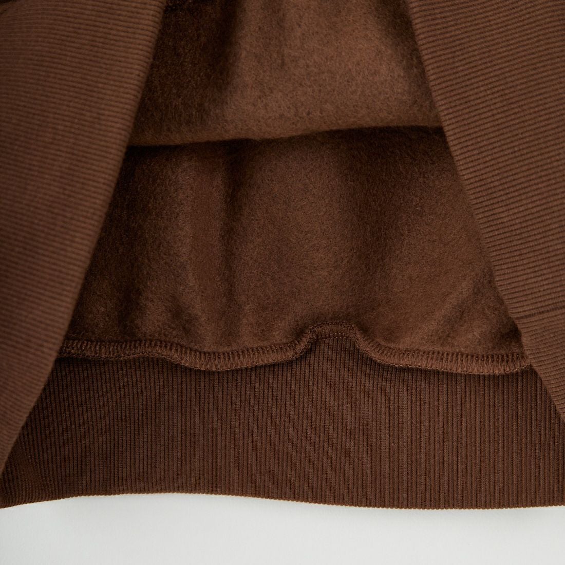 Marmot [マーモット] 別注 ブランドロゴ バックプリントスウェット [MTFW25USW362IN-JF] BROWN