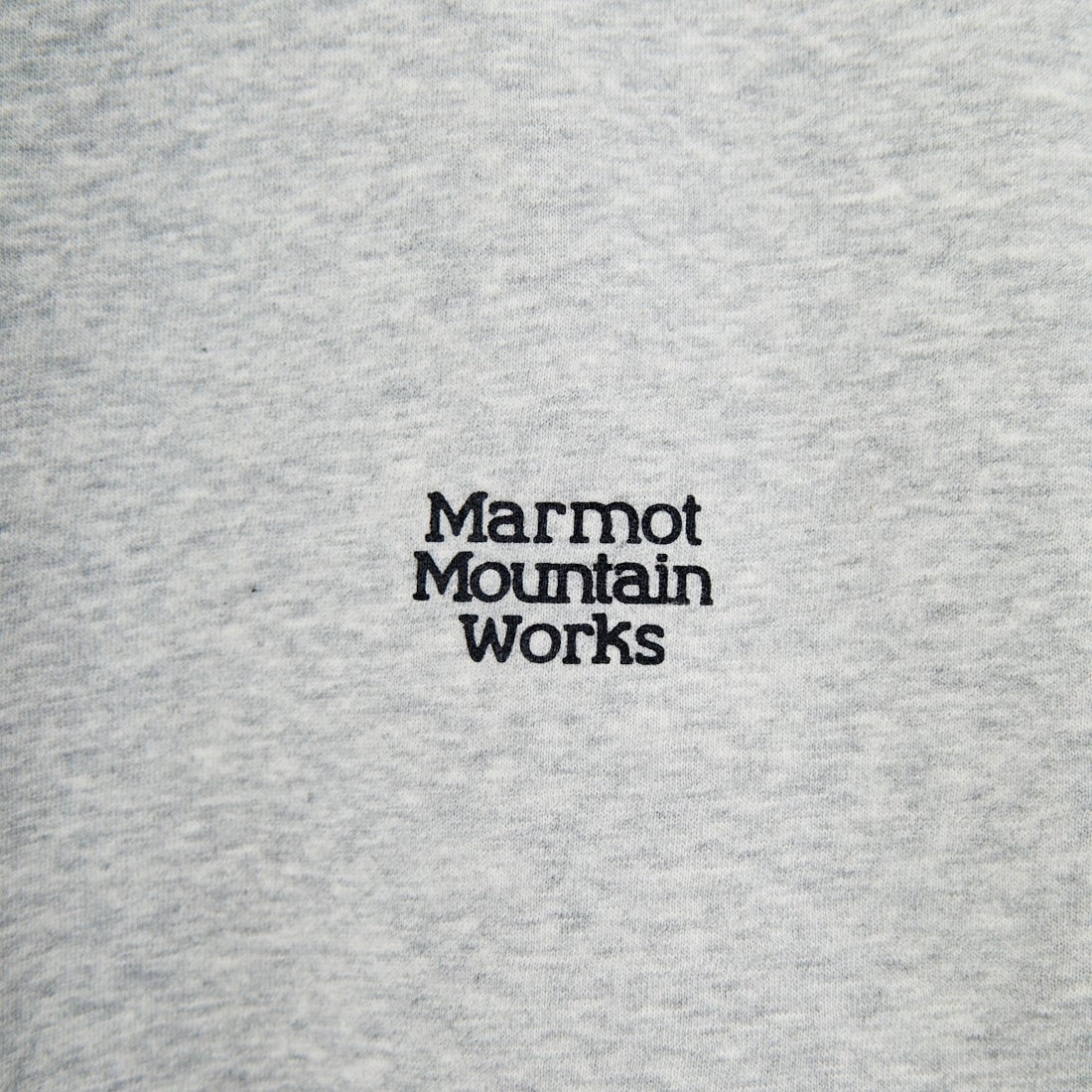 Marmot [マーモット] 別注 ヒストリーロゴ バックプリントスウェット [MTFW25USW363IN-JF] TOP GRAY