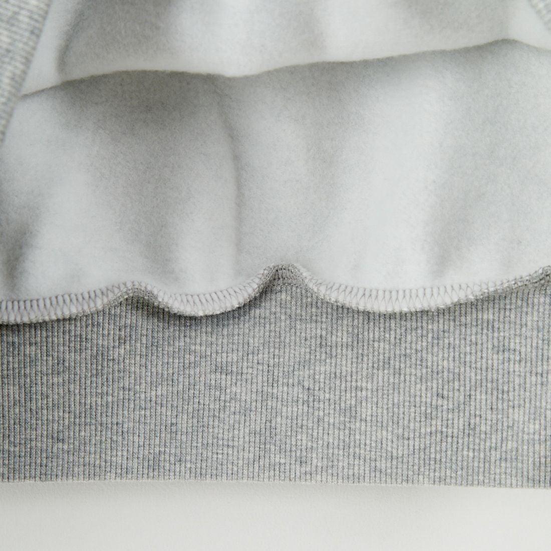 Marmot [マーモット] 別注 ヒストリーロゴ バックプリントスウェット [MTFW25USW363IN-JF] TOP GRAY