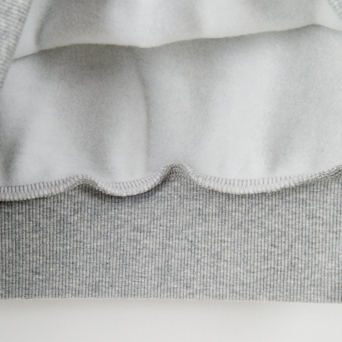 Marmot [マーモット] 別注 ヒストリーロゴ バックプリントスウェット [MTFW25USW363IN-JF] TOP GRAY