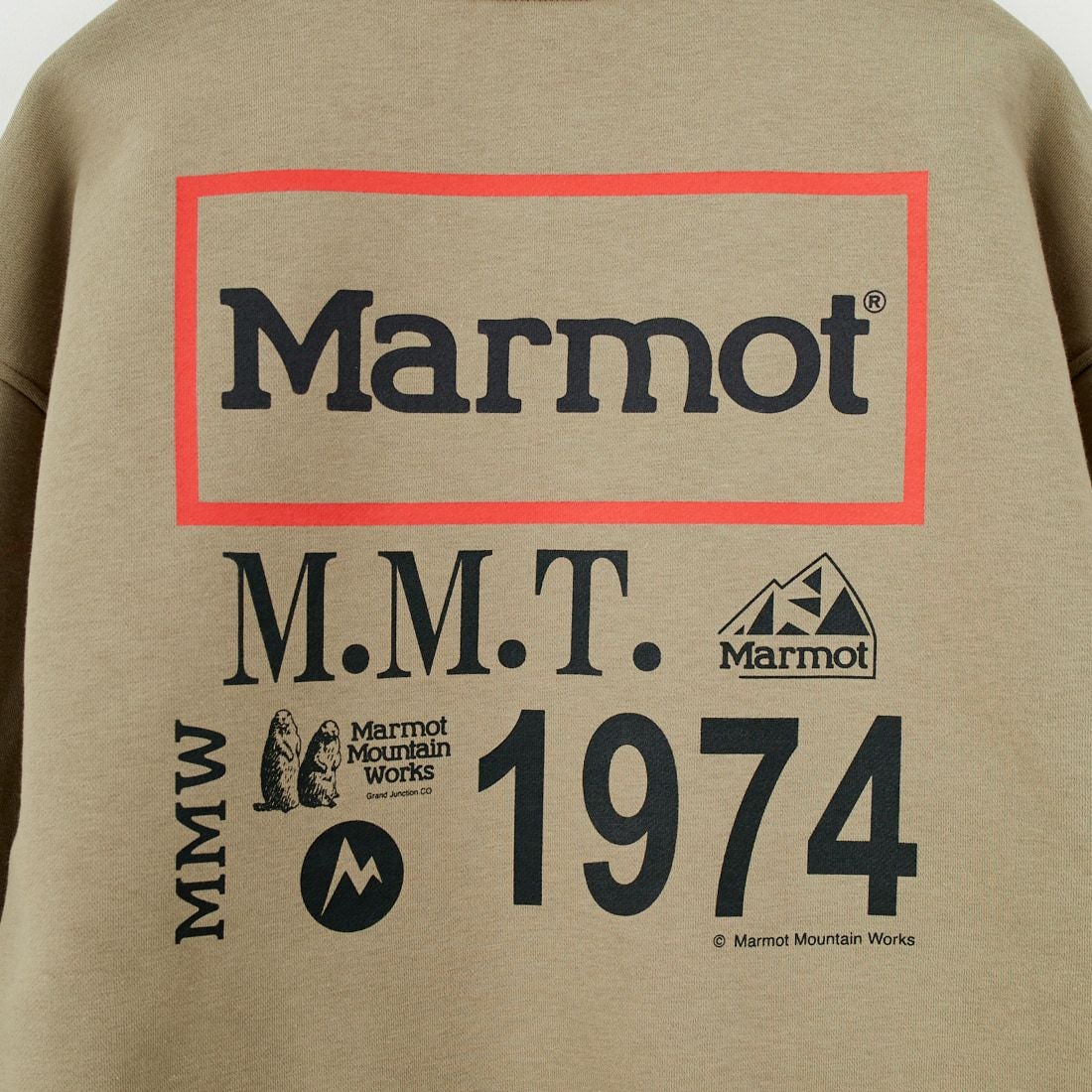 Marmot [マーモット] 別注 ヒストリーロゴ バックプリントスウェット [MTFW25USW363IN-JF] BEIGE