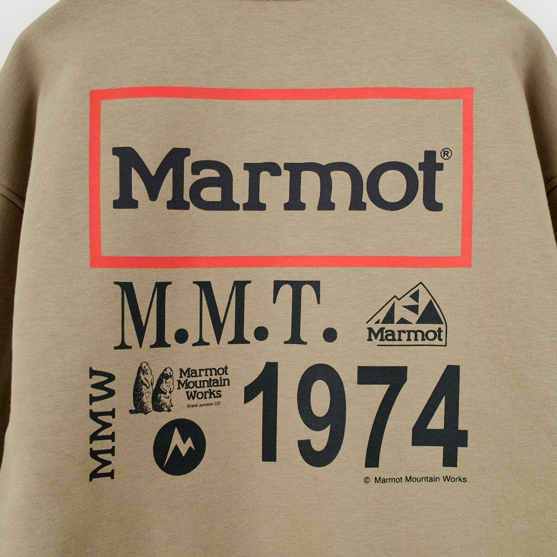 Marmot [マーモット] 別注 ヒストリーロゴ バックプリントスウェット [MTFW25USW363IN-JF] BEIGE