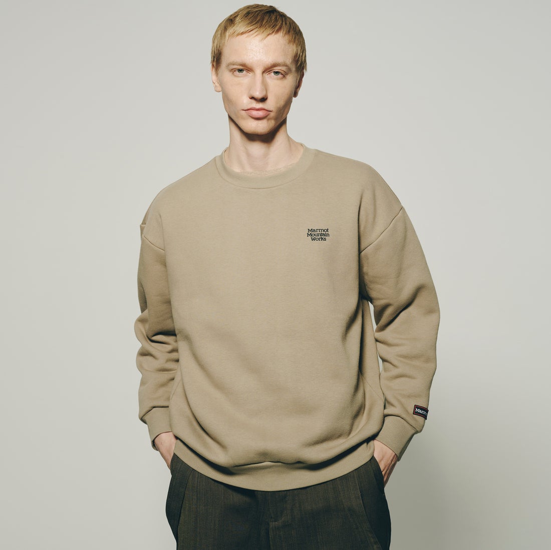 Marmot [マーモット] 別注 ヒストリーロゴ バックプリントスウェット [MTFW25USW363IN-JF] BEIGE