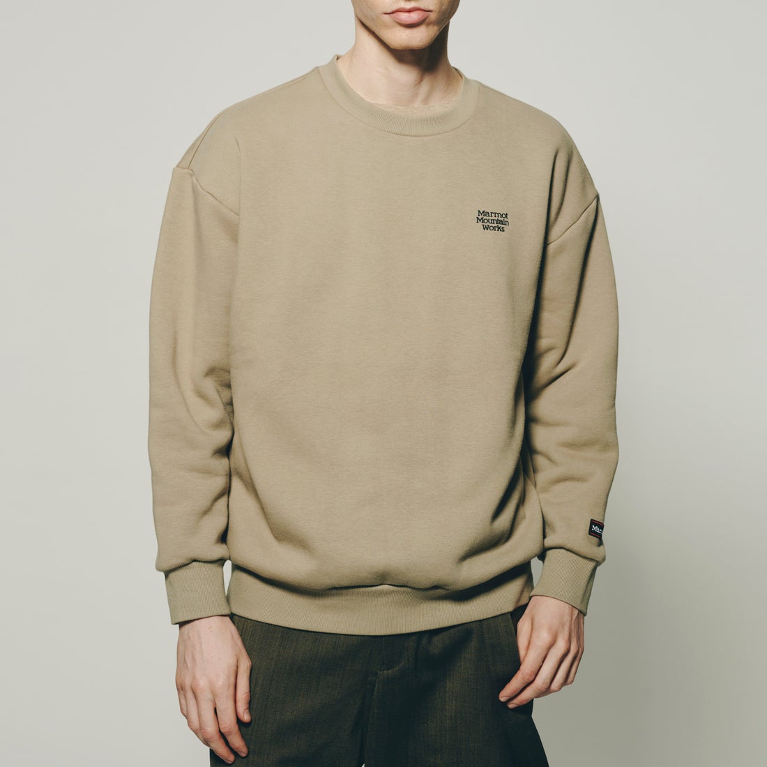 Marmot [マーモット] 別注 ヒストリーロゴ バックプリントスウェット [MTFW25USW363IN-JF] BEIGE